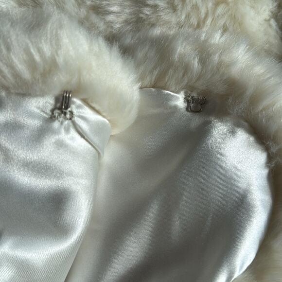 BHLDN FAUX FUR STOLE IVORY BRIDAL SHAWL WRAP HOOK EYE CLOSURE ONE SIZE - Picture 8 of 9